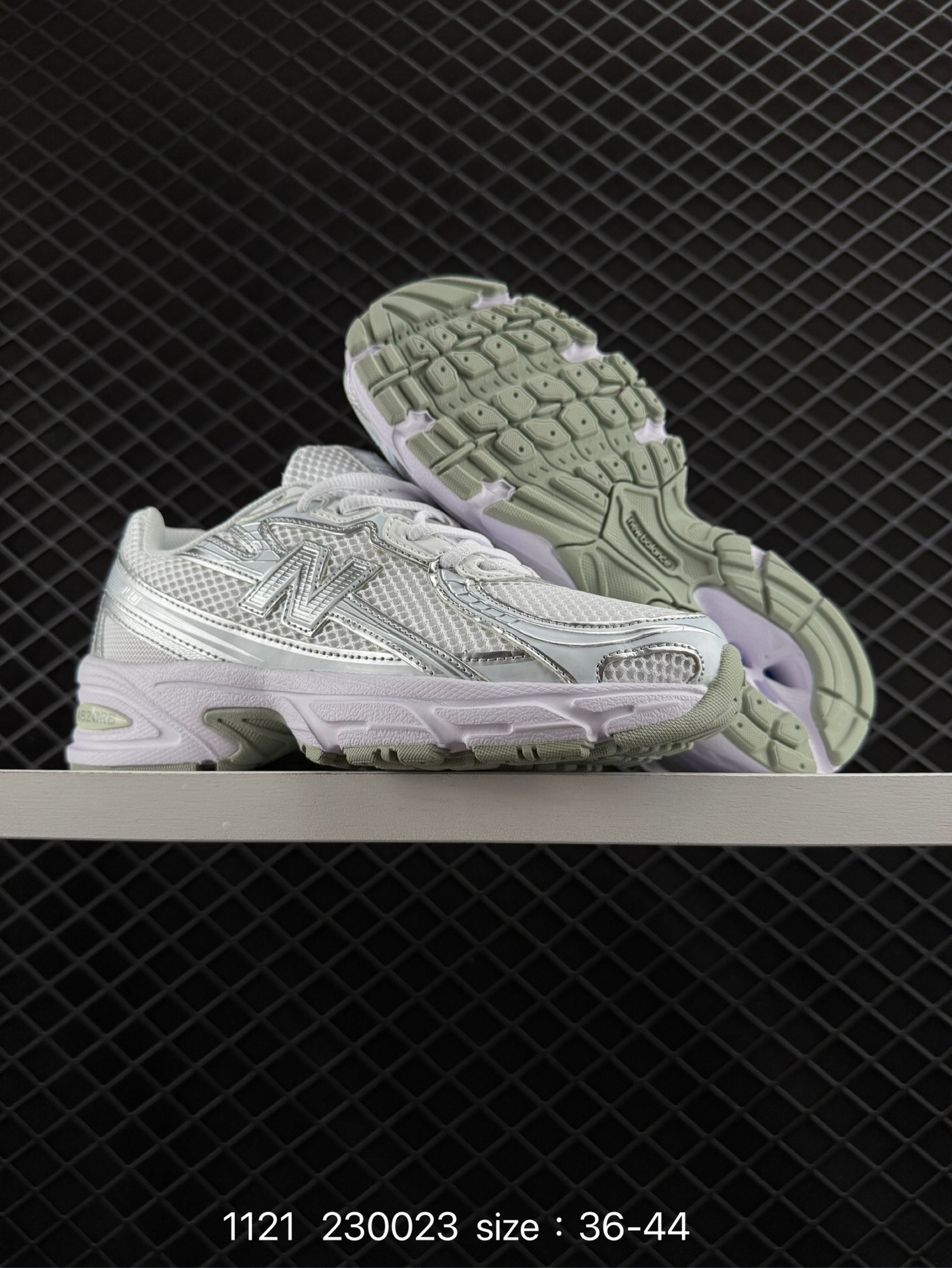 New Balance MR740 NB